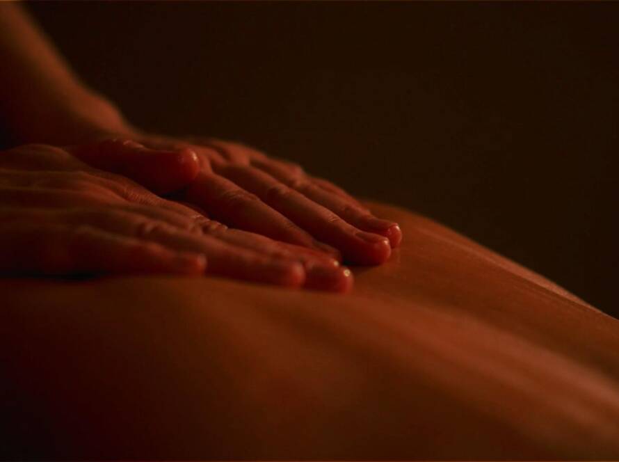 Sinnliche Massage für Männer – tiefe Entspannung und wohltuende Berührungen